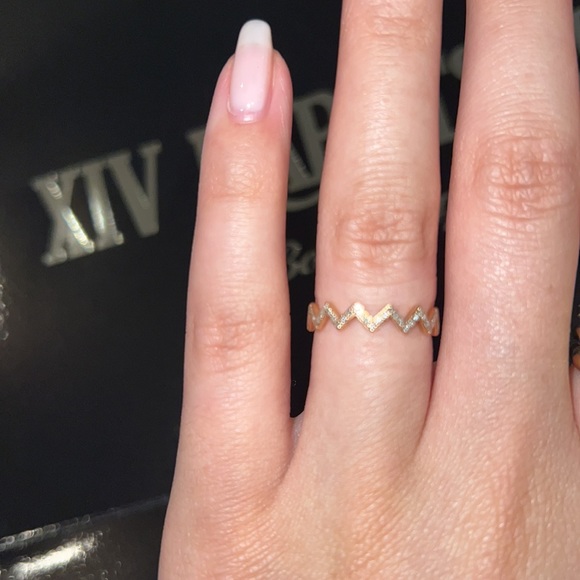 14 Karat Rose Gold Zig Zag Ring with 0.11 Carats - Picture 4 of 9